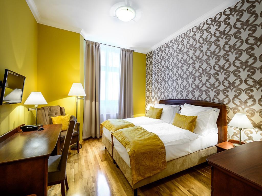 Alexander Hotel Stribro Room photo